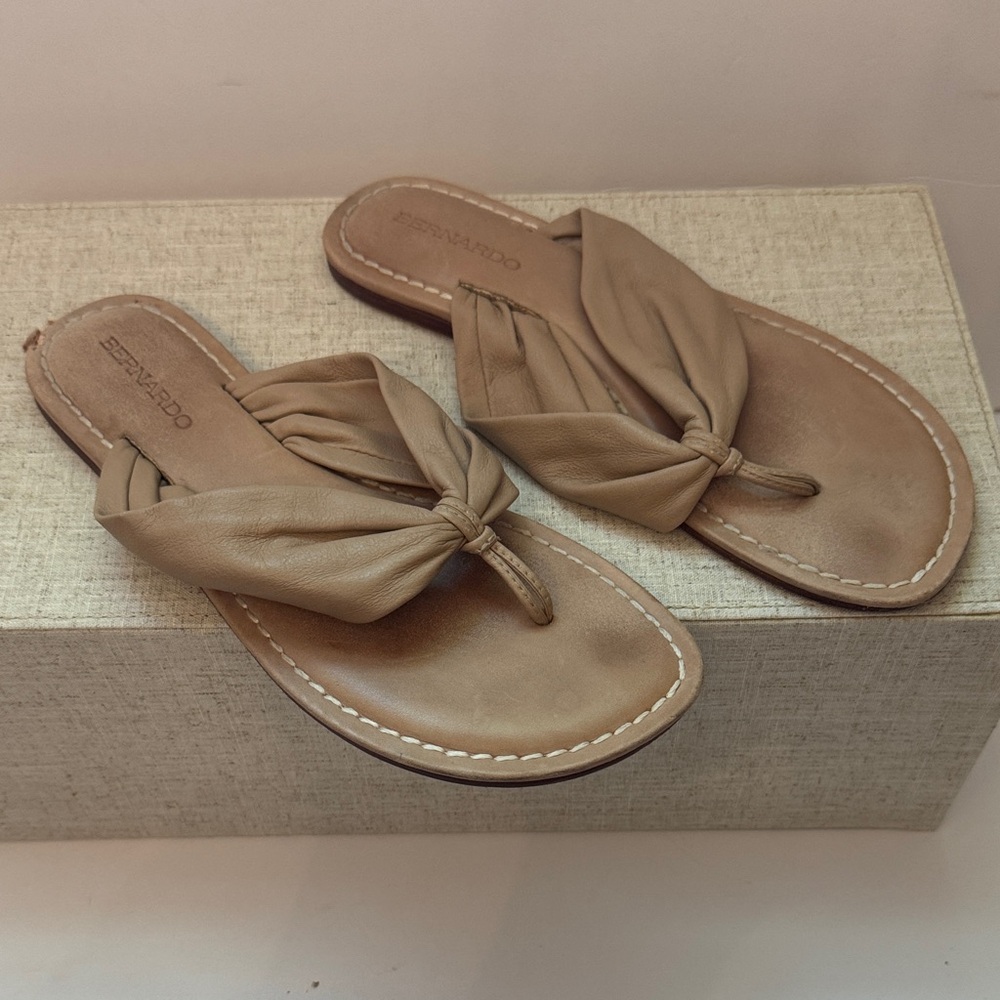 Bernardo 8- Women's Tan Leather Sandals
